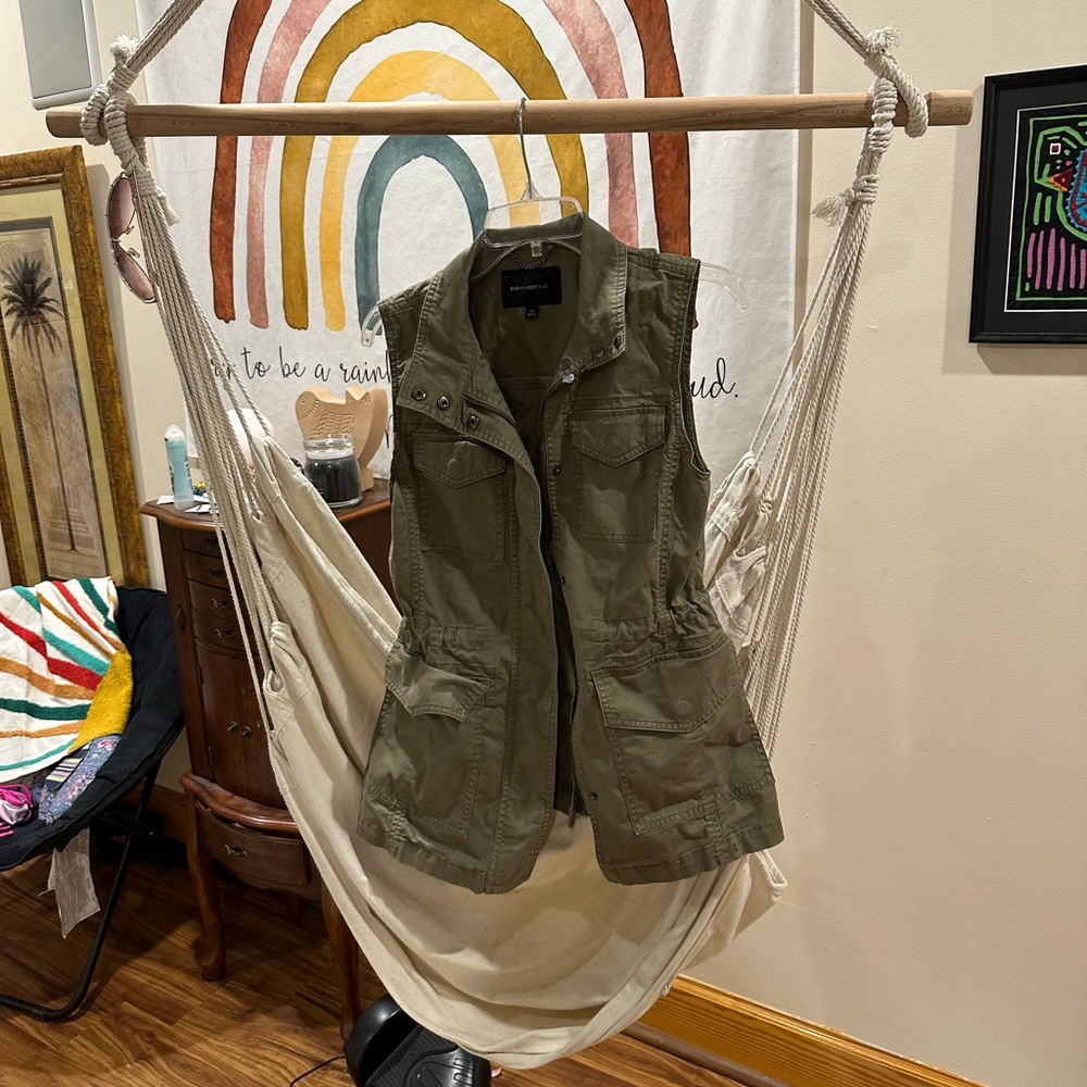 Banana Republic army green vest